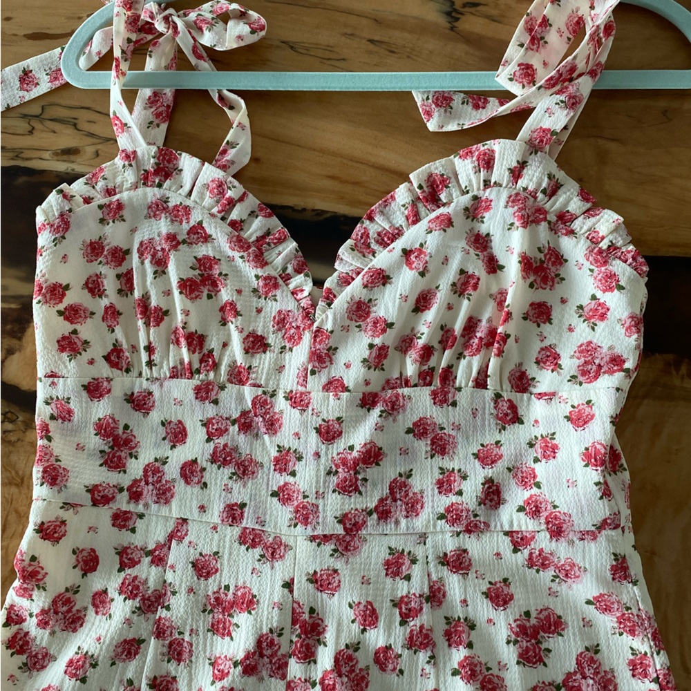 Adorable Showpo Jumpsuit Size 6 Floral Cottagecore